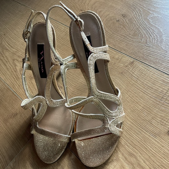 Nina Gold Strappy Heels for Formal Elegance - Picture 2 of 13